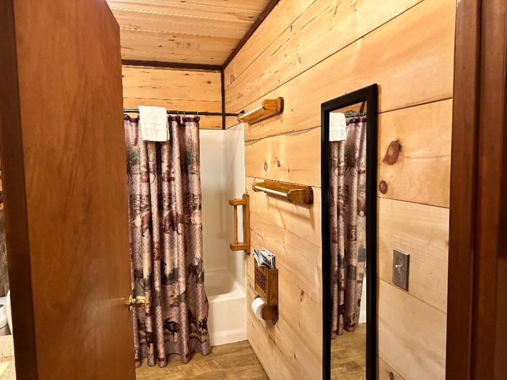 Best Bear Lodge & Campground Irons Exterior foto